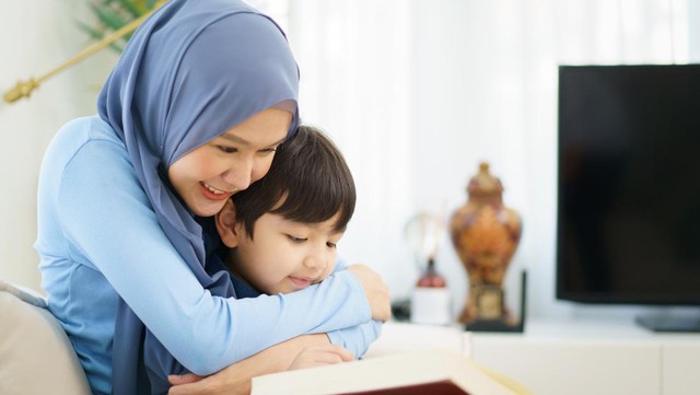 10 Tips Mendidik Anak Sesuai Ajaran Islam untuk Kecerdasan dan Akhlak Sempurna