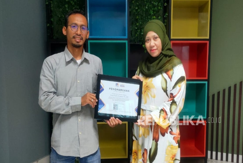 Johan Hendri Prasetyo Raih Gelar Dosen Terbaik Bidang Bisnis Digital di UNM