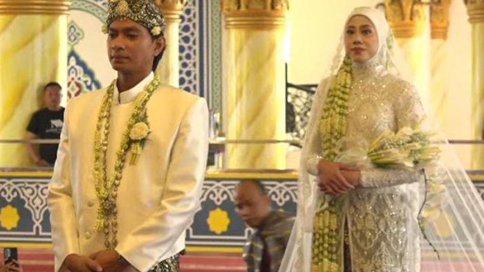 Pernikahan Megawati Hangestri: Joget Stecu, Busana Adat Jawa, dan Bulan Madu Romantis