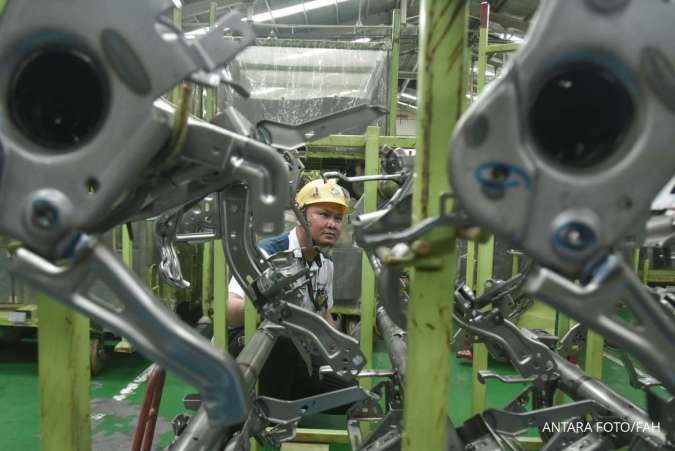 Industri Manufaktur Indonesia Terancam Tarif Trump: Mebel, Alas Kaki, dan Otomotif Menjerit