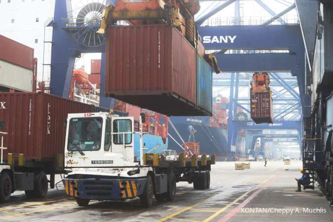 Tarif Tinggi Donald Trump: Indonesia Berjuang di Tengah Tekanan Dagang AS