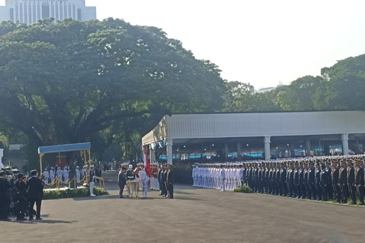 Presiden Prabowo Lantik 2.000 Calon Perwira Remaja TNI-Polri di Istana Merdeka