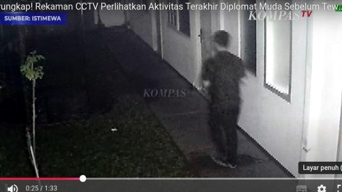 Rekaman CCTV Ungkap Gelagat Lengkap Diplomat Arya Daru Sebelum Tewas di Kos Menteng