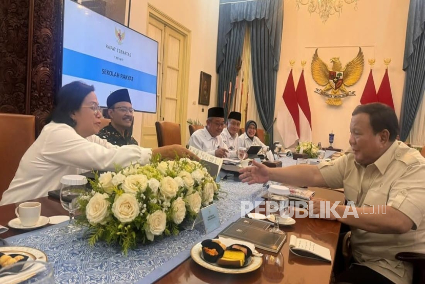 Kepedulian Presiden Prabowo: Anak Kurang Mampu Hemat Buku Tulis, Pemerintah Percepat Program Sekolah Rakyat